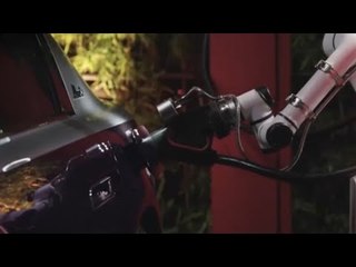 Huawei Maextro S800: Roboter-Hand lädt ganz von selbst!