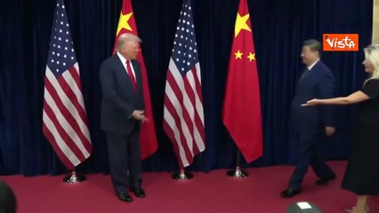 Lo storico incontro tra Trump e Xi Jinping in Corea del Sud. Ecco la stretta di mano