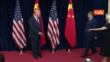 Lo storico incontro tra Trump e Xi Jinping in Corea del Sud. Ecco la stretta di mano