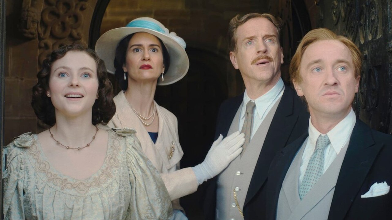 Die Nackte Kanone trifft Downton Abbey: In Fackham Hall erschüttert im 20. Jahrhundert ein Mord eine neureiche Familie