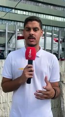 Fios tomam conta do passeio após incêndio e atrapalham deslocamento dos pedestres; confira