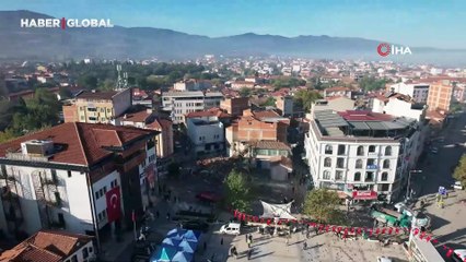 Depremin vurduğu Balıkesir Sındırgı'da sis ve yıkım bir arada