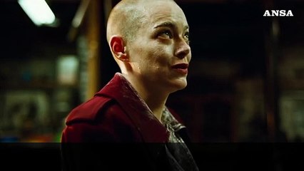 Yorgos Lanthimos "racconta" Bugonia: tra paradosso e ironia