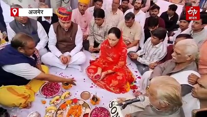 121 नगाड़ों के वादन से पुष्कर मेले का आगाज, डिप्टी सीएम दीया कुमारी ने छात्राओं संग किया नृत्य