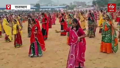 121 नगाड़ों के वादन से पुष्कर मेले का आगाज, डिप्टी सीएम दीया कुमारी ने छात्राओं संग किया नृत्य