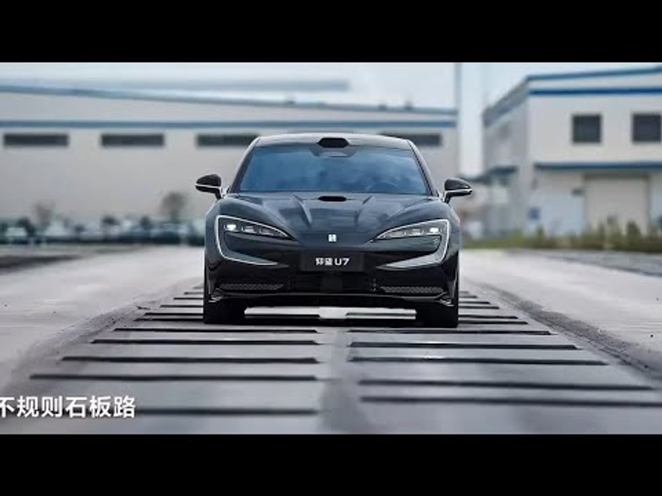 Irre Fahwerksfunktionen: BYD YangWang U7 mit 1.300 PS zeigt was er kann