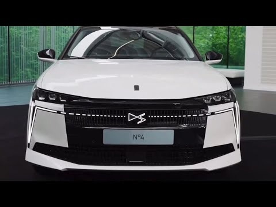 DS N°4: Kompaktlimousine jetzt rein elektrisch mit 450 km Reichweite