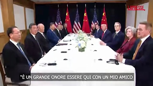 Usa-Cina, Trump e Xi Jinping dialogano seduti al tavolo del colloquio