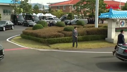 Usa-Cina, le immagini della calorosa stretta di mano tra Trump e Xi Jinping