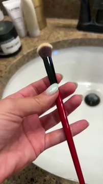 The Secret to a Flawless, Airbrush Concealer Finish Is This Brush