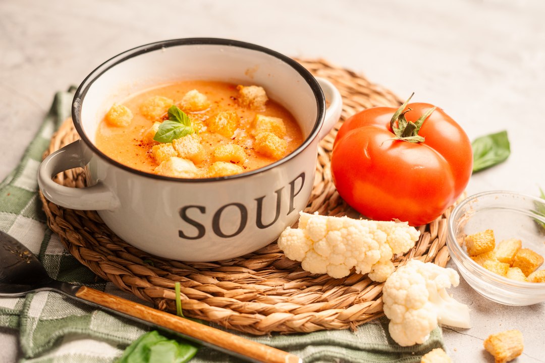 Sopa de tomate y coliflor