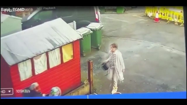 Una abuela de 68 años identificada como Susan Varley fue atacada con agua hirviendo por su vecina cuando caminaba junto a su nieto de cuatro años rumbo a la escuela, en la localidad de Morley, West Yorkshire