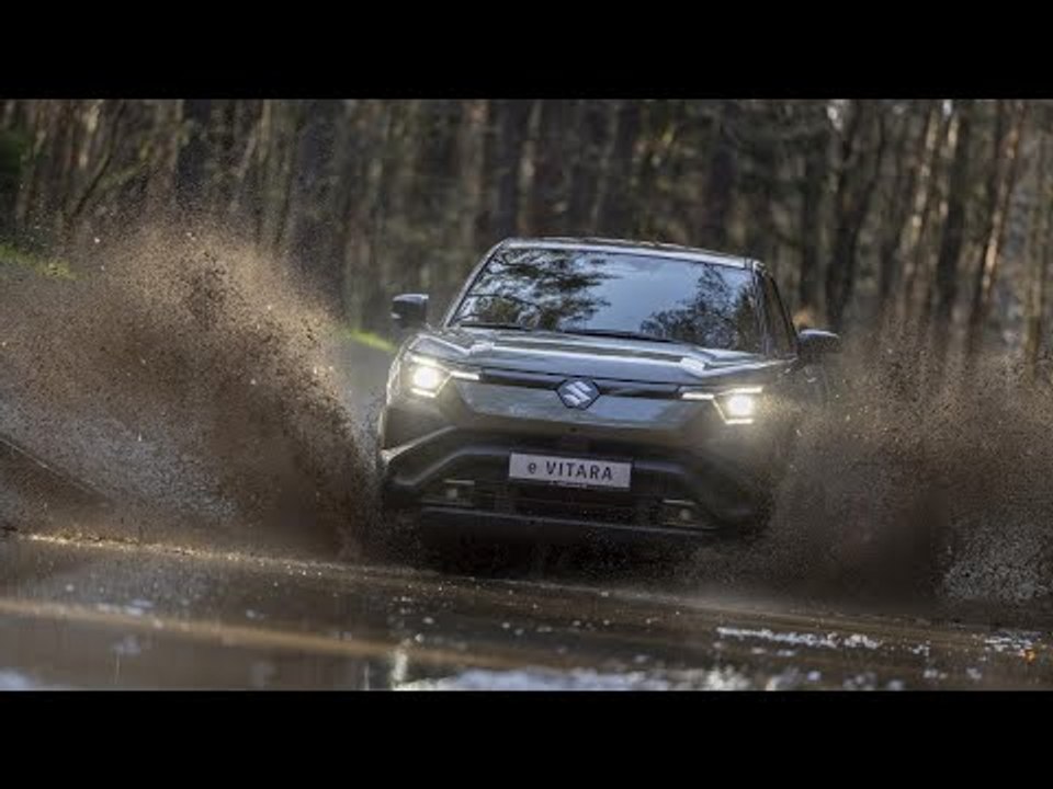 2025 suzuki evitara in land breeze green pearl & bluish black pearl | exterieur, interieur, fahren