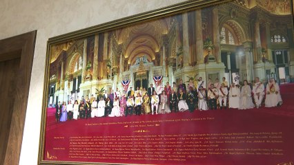 Reina Sofía firma el libro de condolencias por fallecimiento de la Reina Sirikit de Tailandia