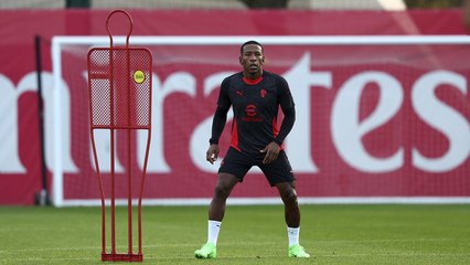 Jashari ed Estupiñan lavorano con i compagni