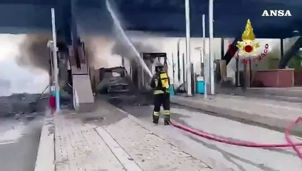 In fiamme casello sull'A21 a Brescia Sud, nessun ferito