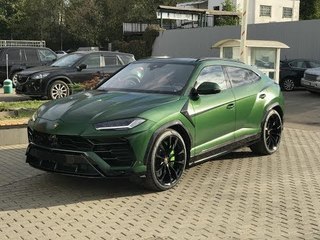 TopCar 2018 Carbon Bodykit am Lamborghini Urus in Grün und schwarz