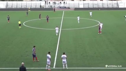 Taranto-Acquaviva, vuole restituire il pallone agli avversari ma segna da 50 metri