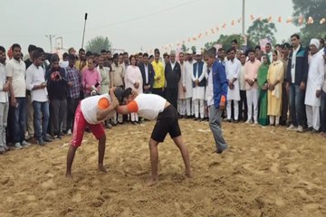 पहलवानों ने अपने दांव-पेंचों से दर्शकों को रोमांचित.... देखें वीडियो....