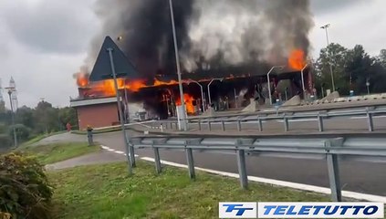 Video News - A fuoco il casello autostradale di Brescia Sud