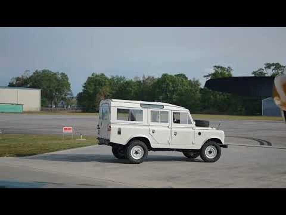 ECD Land Rover Series IIA Project Henry mit V8 LS3 Motor und über 400 PS