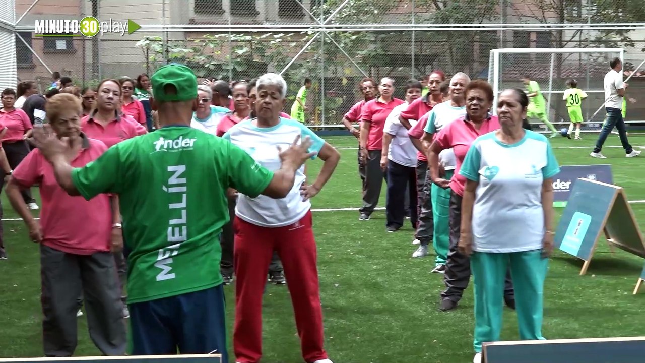 ¡Ya van 138! Alcalde Fico Gutiérrez entregó una cancha digna y de calidad a la comunidad de Santa Inés en Manrique