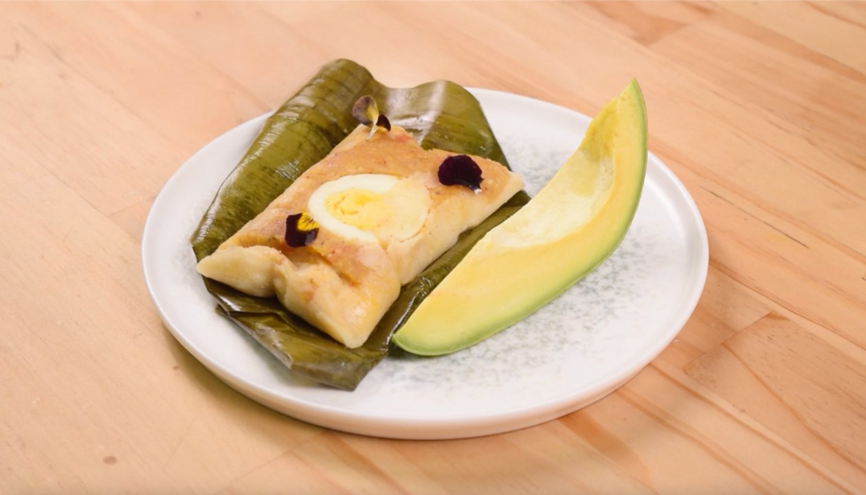 Tamal de pipián con ají de maní y volcán de arequipe