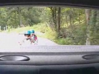 Felipe et tom derriere la golf