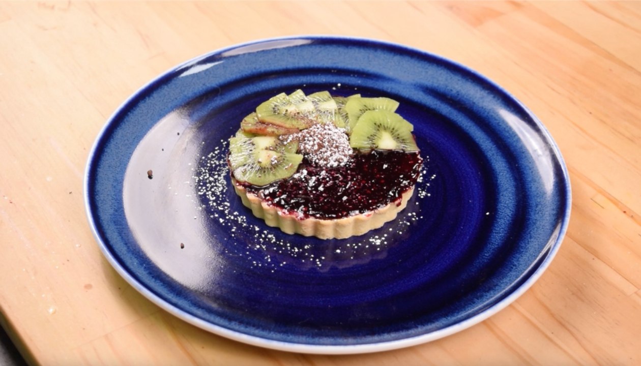 Tarta de frutos rojos con capa de chocolate