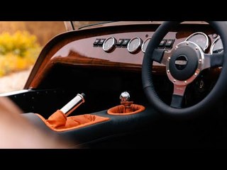 Caterham Super Seven 600 und 2000 mit 70er-Jahre Optik