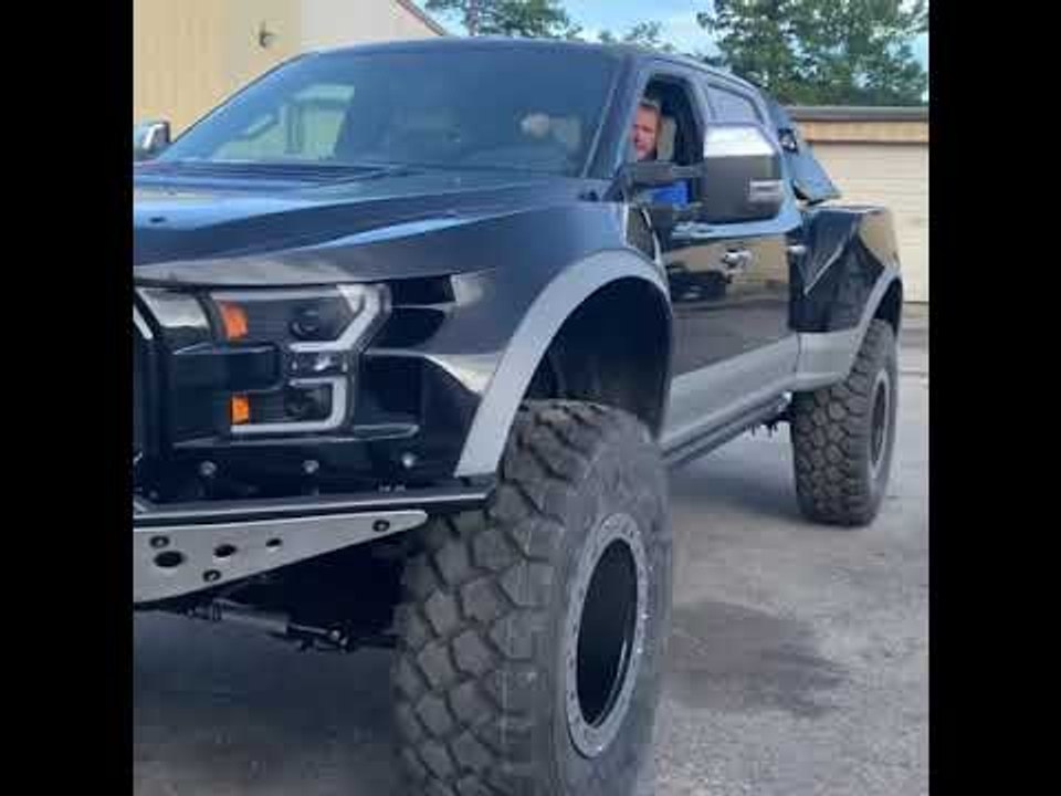 Ford F-250 Super Duty Platinum Widebody als MegaRexx MegaRaptor auf 46 Zoll Michelin XZL Reifen!