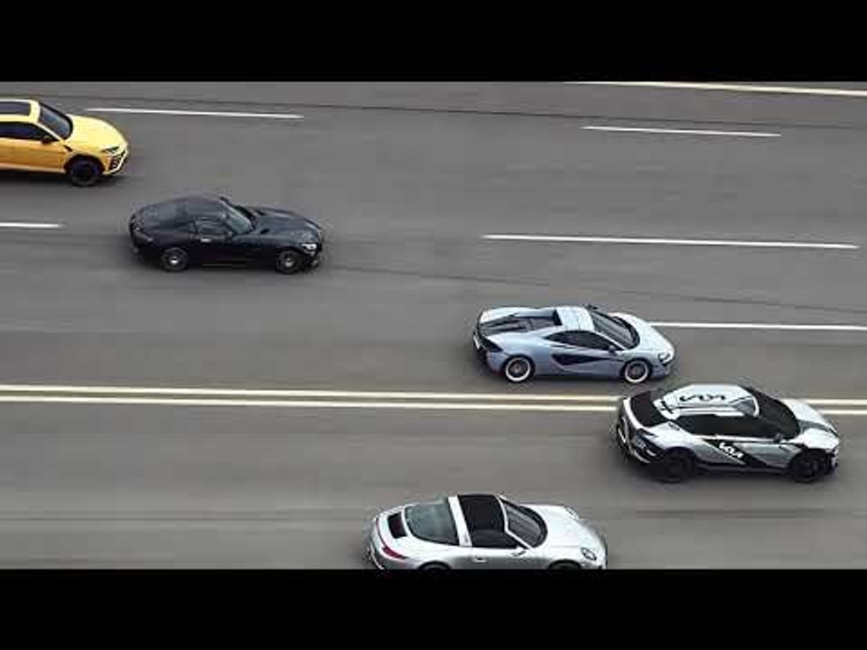 2021 KIA EV6 mit 585 PS im DRAG RACE gegen Porsche 911 (992), Ferrari California und McLaren 570S!