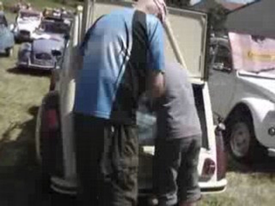 Rassemblement de 2CV sur le Tour 2007