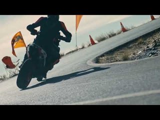 Schärfer, schlanker, sportlicher - die 2024 KTM 890 SMT ist da!