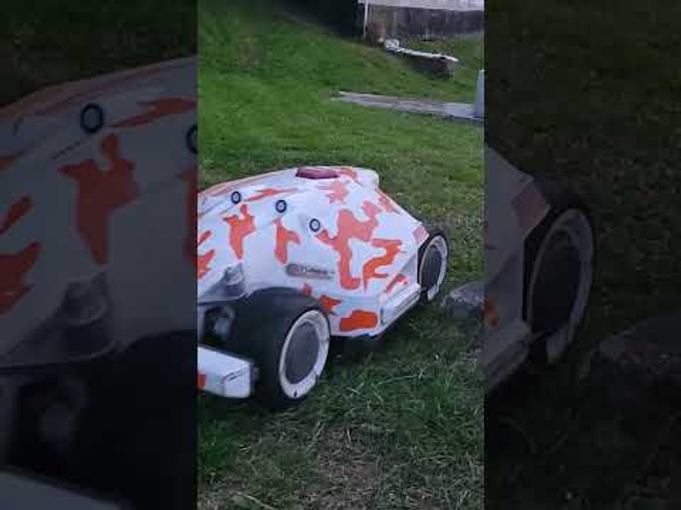 Mammotion LUBA AWD 5000 GPS Mähroboter passiert Engstelle