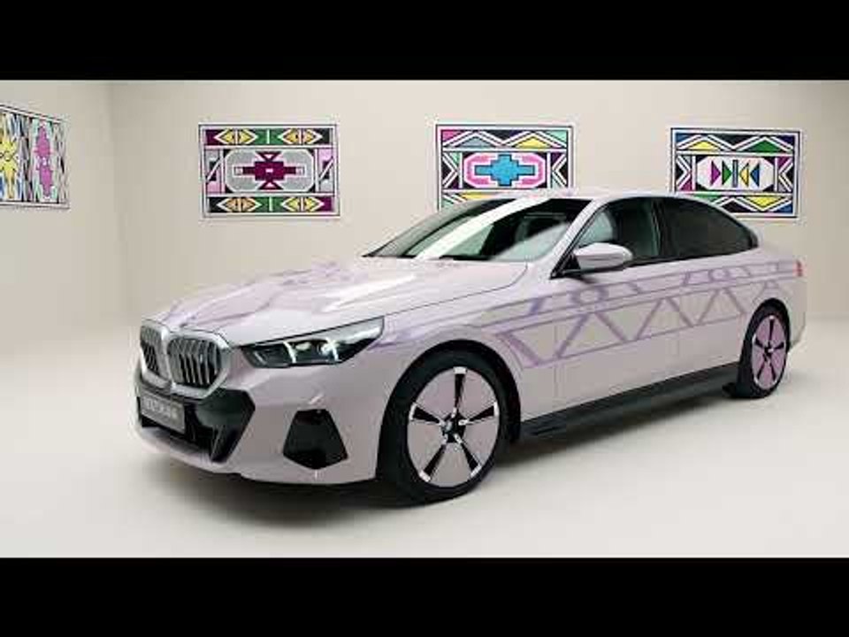 2024 BMW i5 Nostokana: hochmodernes E-Ink Art Car von Esther Mahlangu!