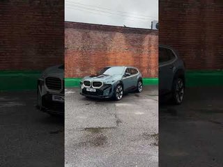 BMW XM in Cape York Green metallic mit Stellar-Bodykit von Renegade Design