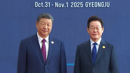 제일 마지막 등장한 시진핑...각국 정상 가슴에는 '황금 배지' [앵커리포트] / YTN