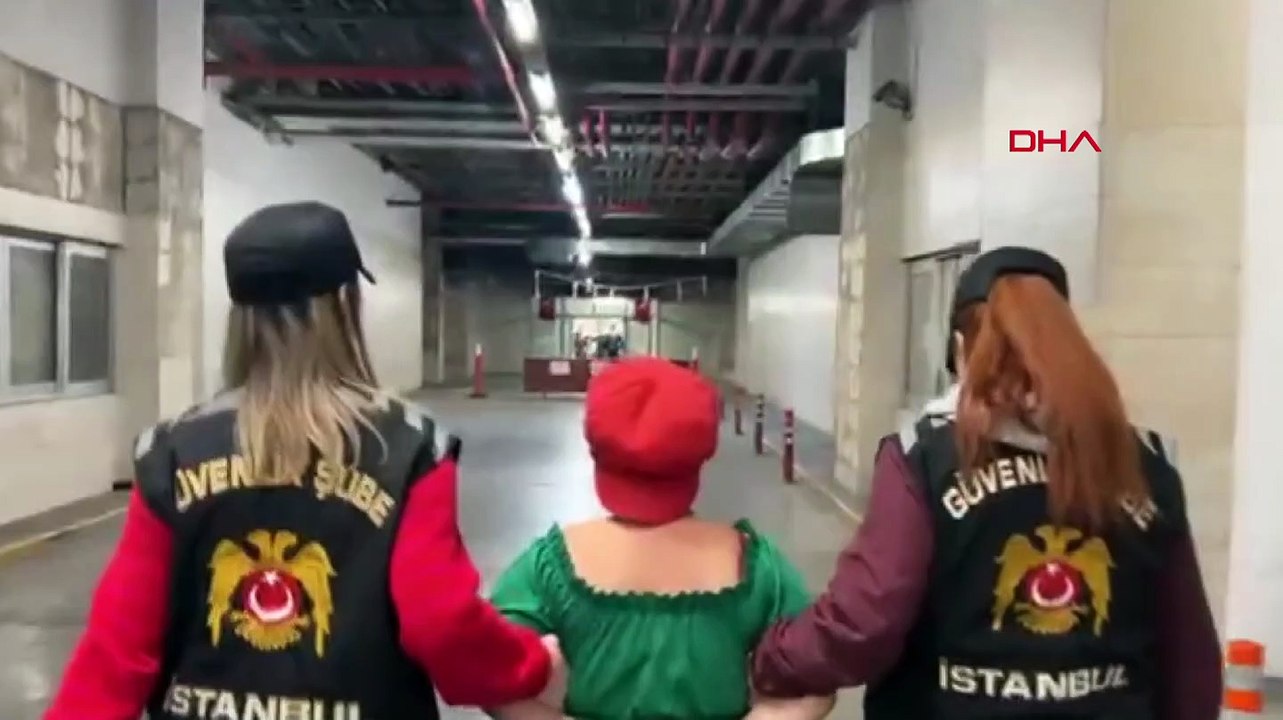 Beyoğlu'nda tepki çeken görüntü: Boynuna tasma taktığı kadını sokakta gezdirdi, gözaltına alındılar!