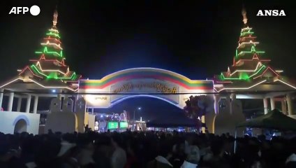 I cieli del Myanmar si illuminano per la fine della stagione delle piogge