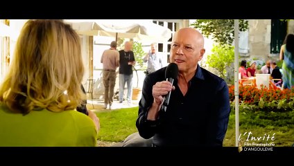 Nathalie Baye révèle la jalousie de Johnny Hallyday envers Alain Delon | TV5Monde – L’Invité (2018)