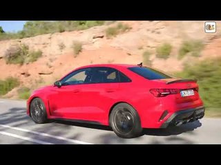 Neue 2025 Audi RS 3 Limousine in Progressive Red | technische Details & Daten