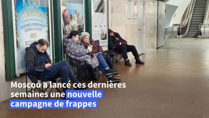 Attaques de drones russes : "J'ai peur de m'endormir", des habitants se réfugient dans le métro de Kiev