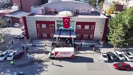 Mobil kanser tarama aracı köylere kadar ulaştı, tarama sayısında yüzde 148’lik artış yaşandı- Sivas Valiliği himayesinde kente kazandırılan Mobil Kanser Tarama Aracı sayesinde 9 bin 450 kadına meme kanseri taraması yapıldı