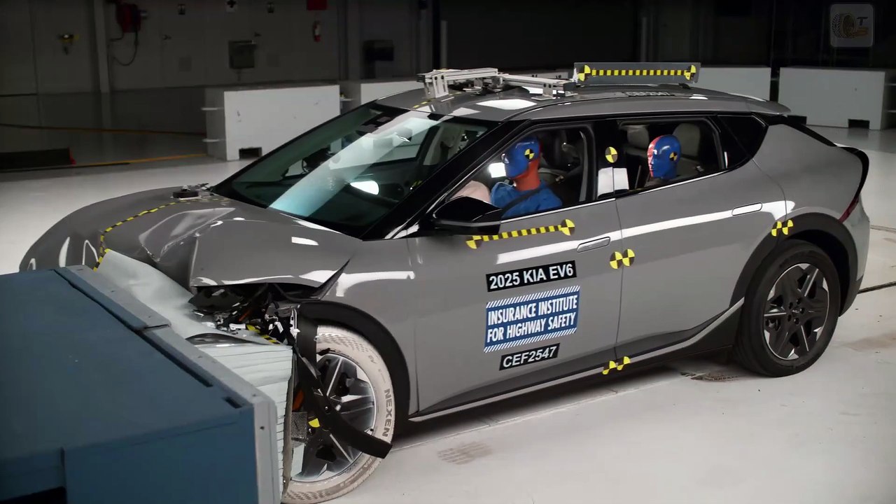 2025 Kia EV6 im neuen IIHS Side Crash Test – So sicher ist das E-SUV wirklich