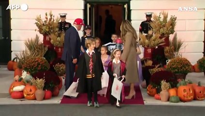 "Dolcetto o scherzetto", Trump e Melania celebrano Halloween