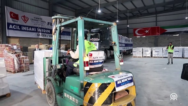Türkiye Diyanet Vakfı, Gazze için Mısır'ın Ariş kentine 20 tır insani yardım gönderdi