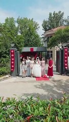 [Complete] In her previous life, her father favored her and married her off to a crazy man. Jealous of her, her scheming sister caused her to die with resentment. Reborn on the day of her engagement, she decisively switched partners and turned to marry a