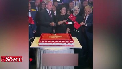 Hulusi Akar, küçük çocuğa kılıçla pasta yedirdi