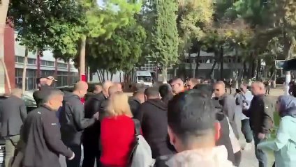 Bakan Tunç'a soru soran öğrencilere gözaltı: 'Eli palalı çeteler neden serbest?'